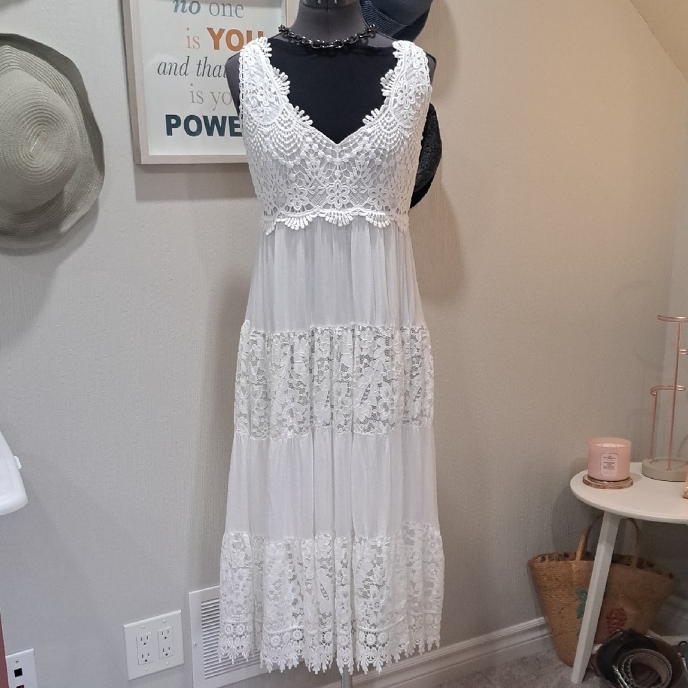 White Lace V-Neck Maxi Dress